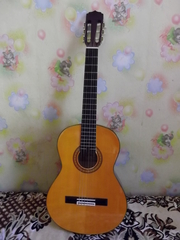 Продается акустическая гитара