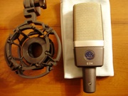 AKG C214